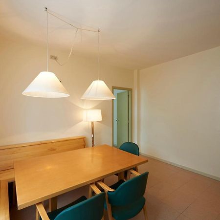 Apartamentos Montserrat Abat Marcet Esterno foto