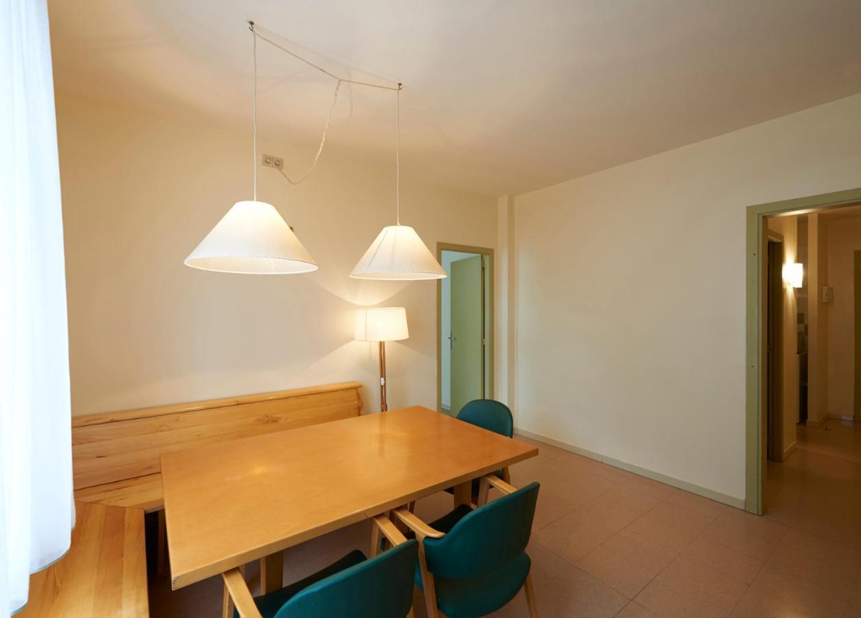 Apartamentos Montserrat Abat Marcet Esterno foto