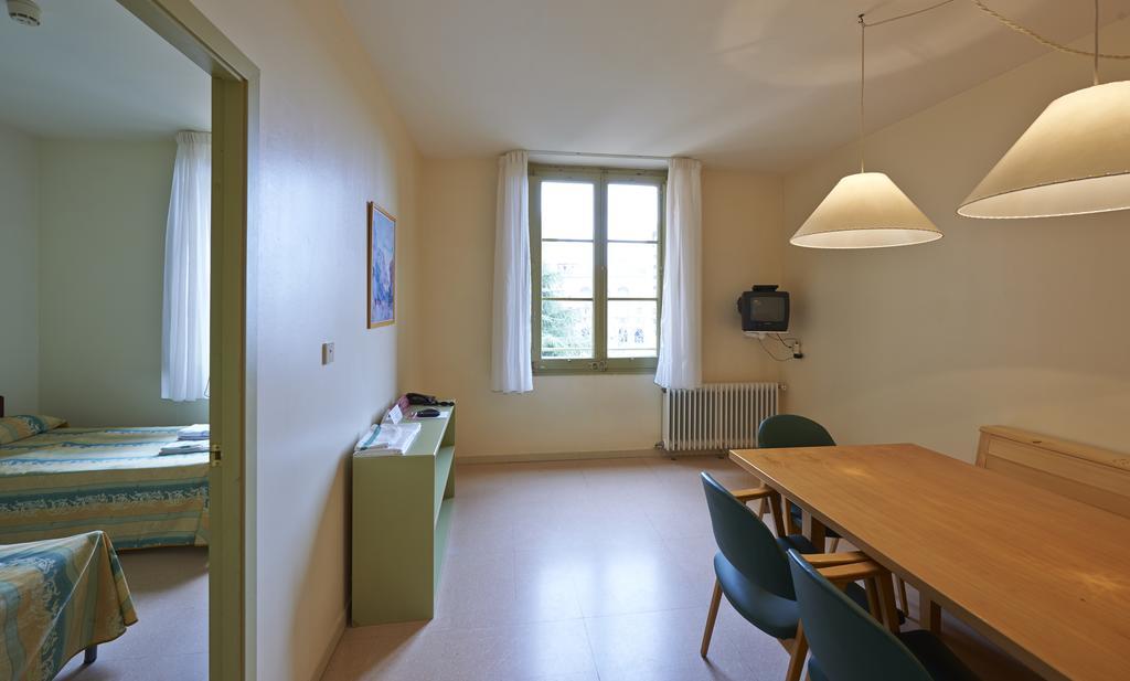 Apartamentos Montserrat Abat Marcet Camera foto