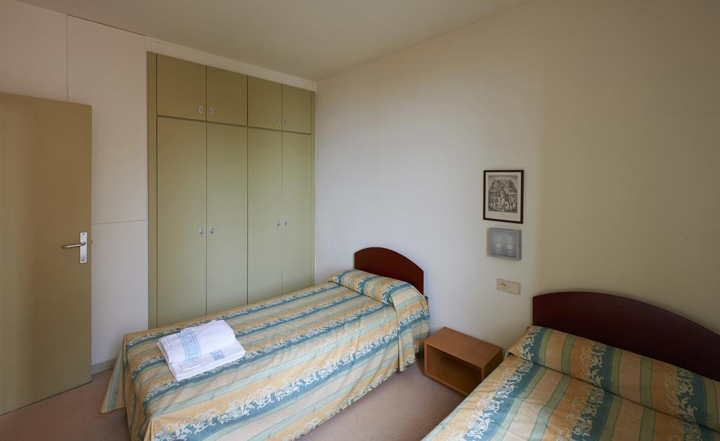 Apartamentos Montserrat Abat Marcet Camera foto