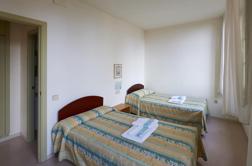 Apartamentos Montserrat Abat Marcet Camera foto