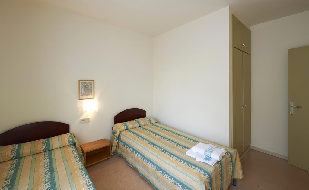 Apartamentos Montserrat Abat Marcet Camera foto