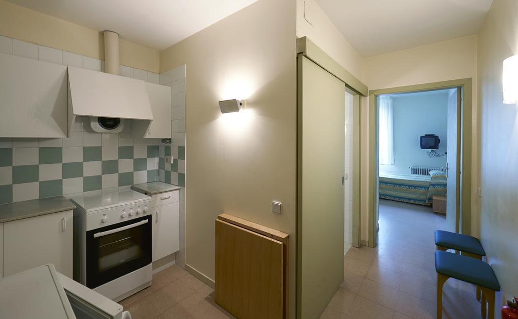Apartamentos Montserrat Abat Marcet Camera foto
