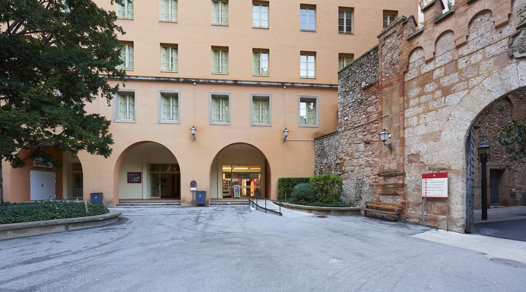 Apartamentos Montserrat Abat Marcet Esterno foto