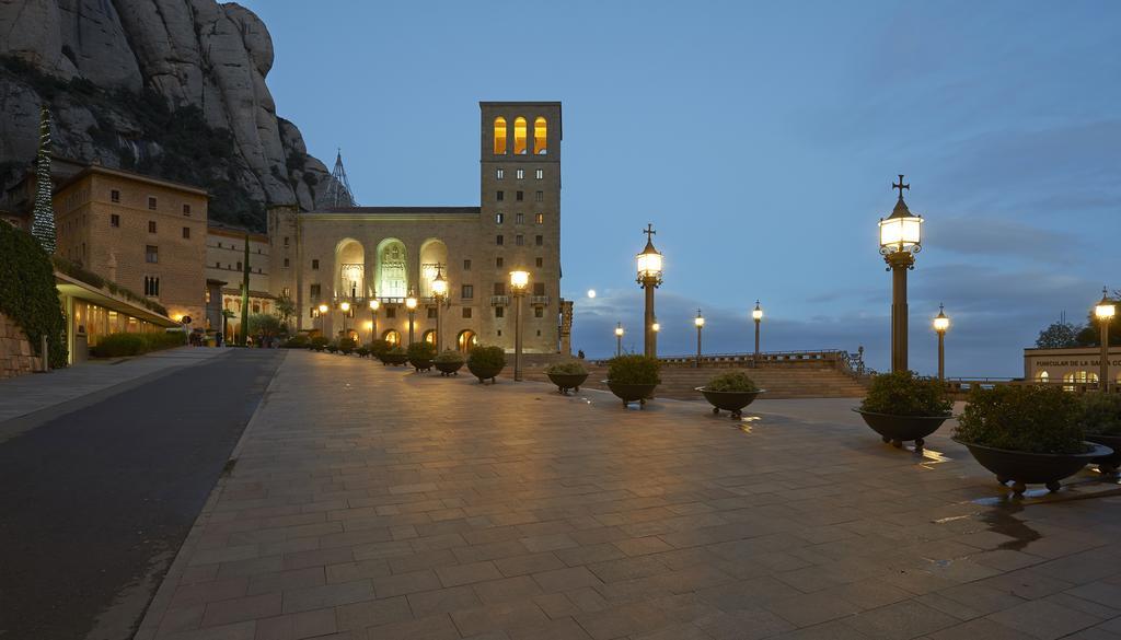 Apartamentos Montserrat Abat Marcet Esterno foto