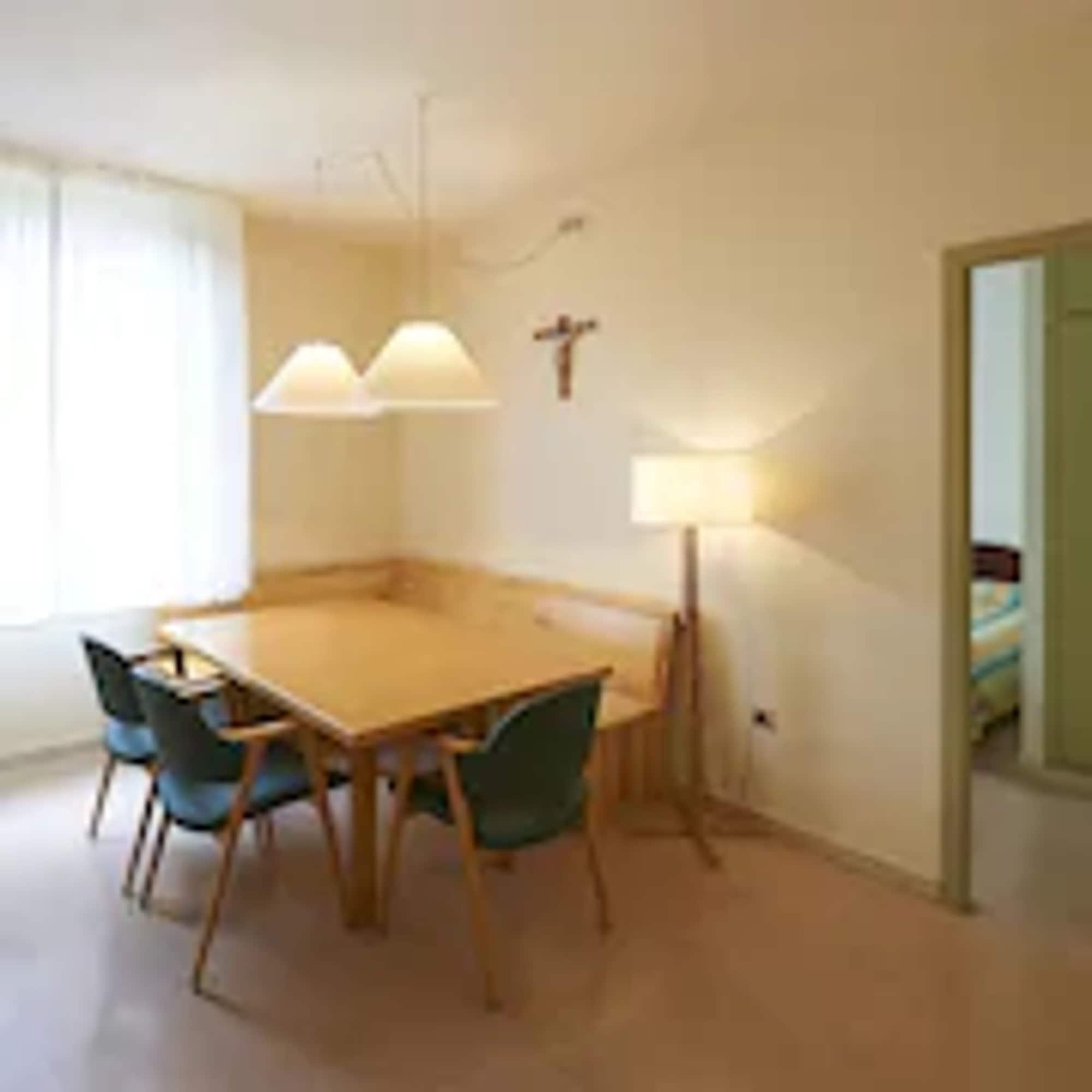 Apartamentos Montserrat Abat Marcet Esterno foto