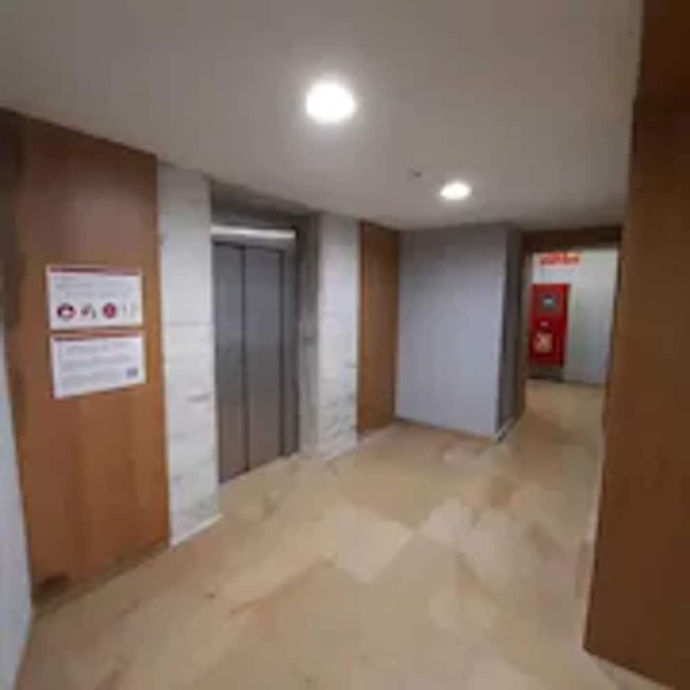 Apartamentos Montserrat Abat Marcet Esterno foto