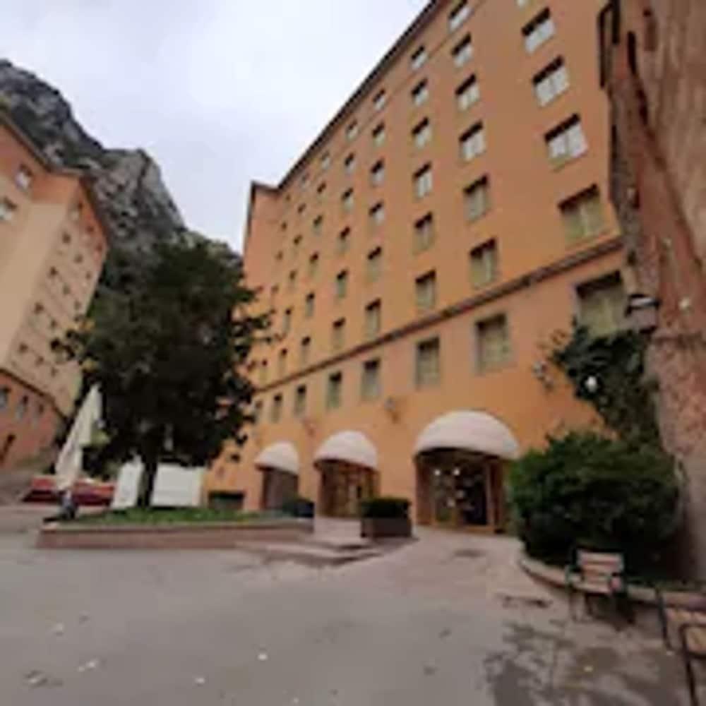 Apartamentos Montserrat Abat Marcet Esterno foto