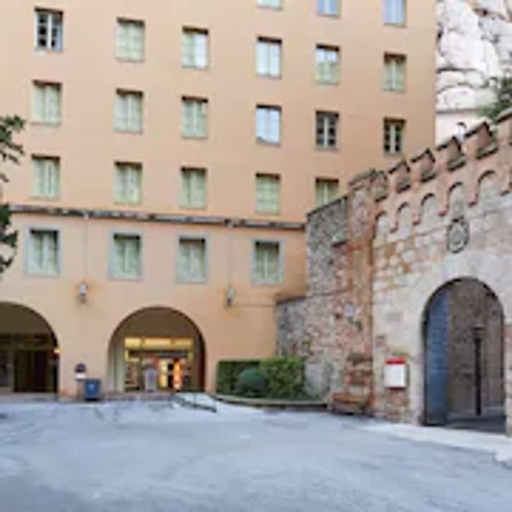 Apartamentos Montserrat Abat Marcet Esterno foto