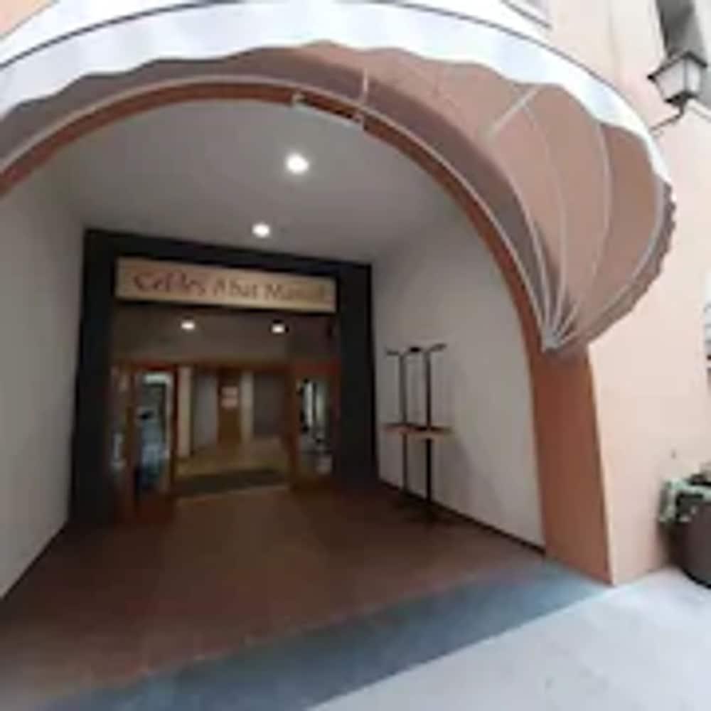 Apartamentos Montserrat Abat Marcet Esterno foto