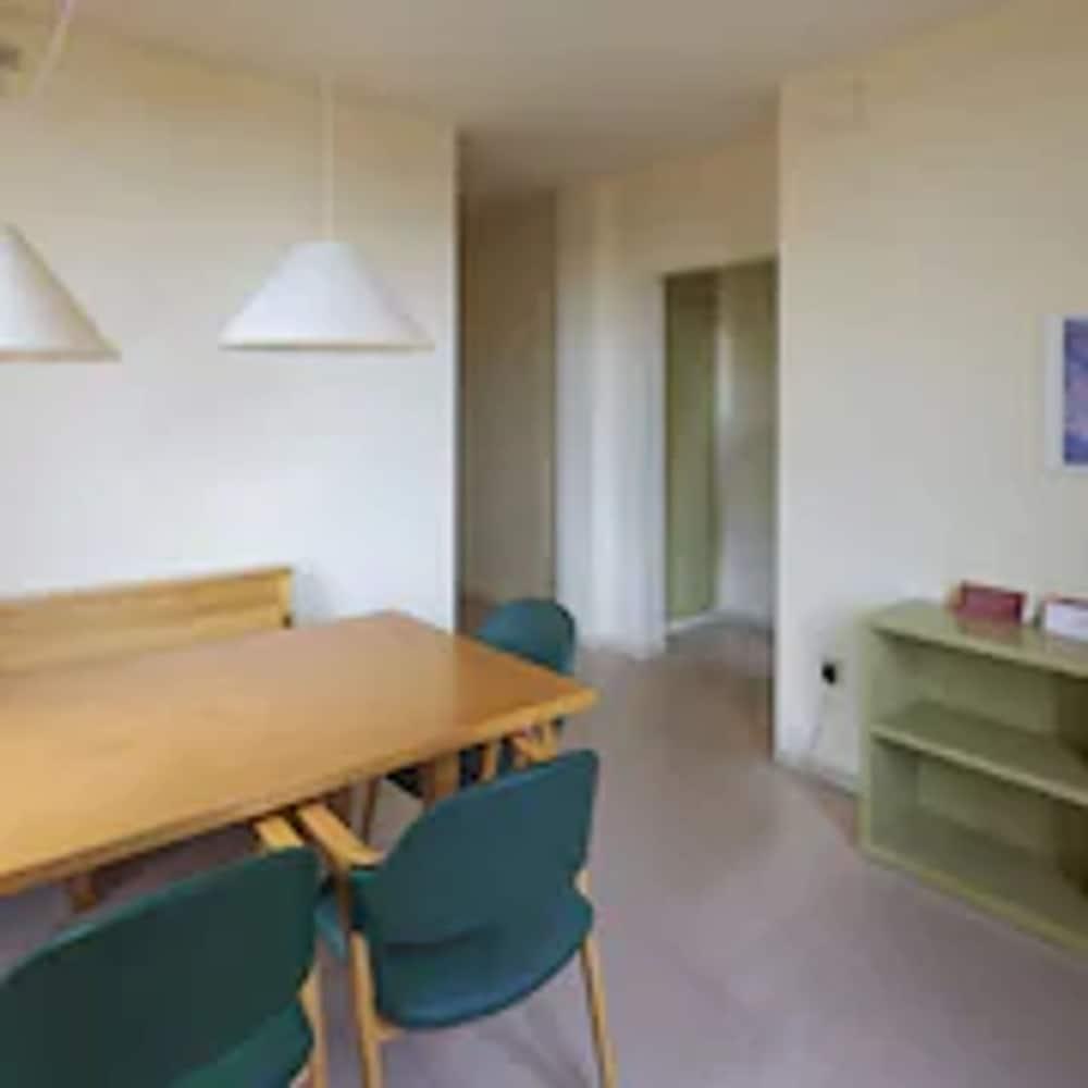Apartamentos Montserrat Abat Marcet Esterno foto
