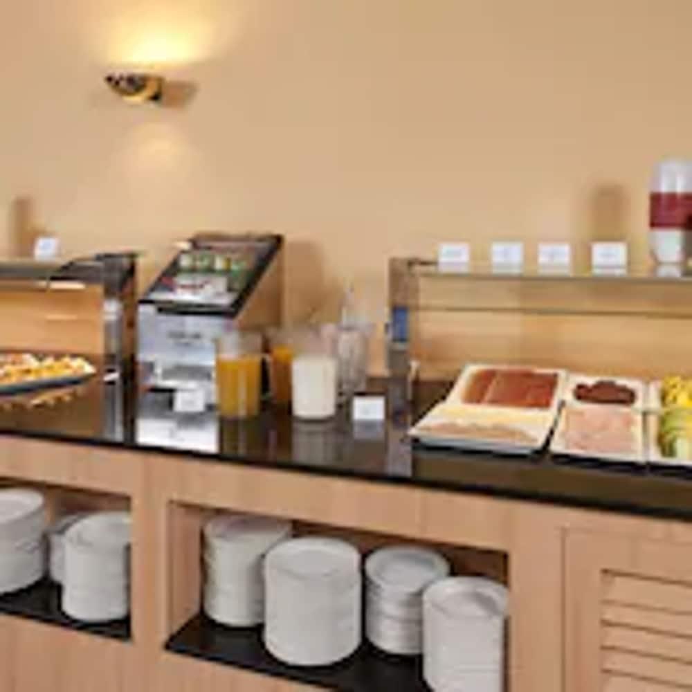 Apartamentos Montserrat Abat Marcet Esterno foto