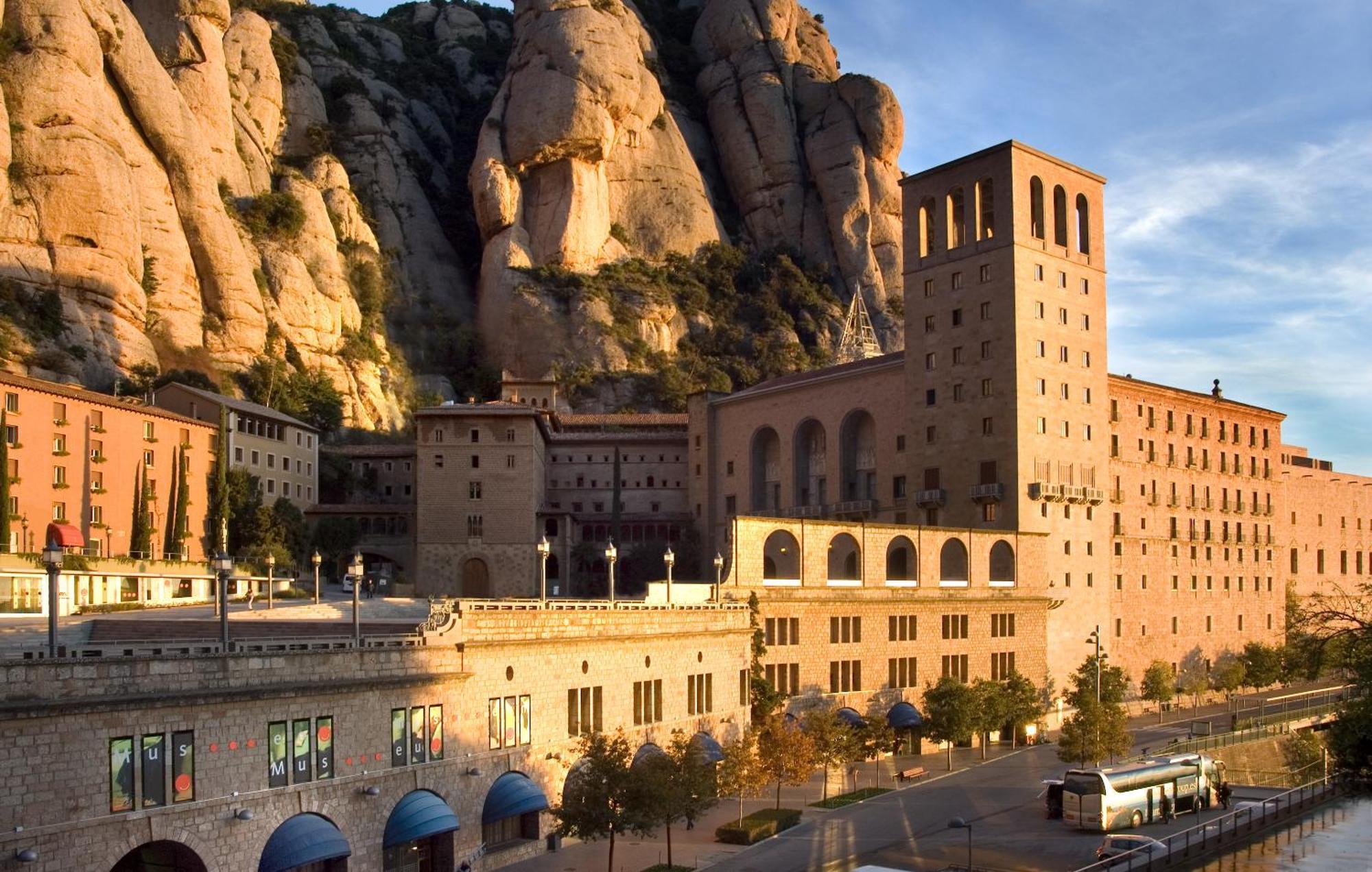Apartamentos Montserrat Abat Marcet Esterno foto