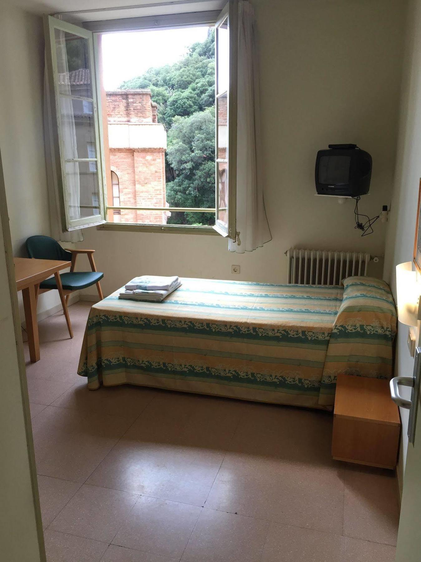 Apartamentos Montserrat Abat Marcet Esterno foto