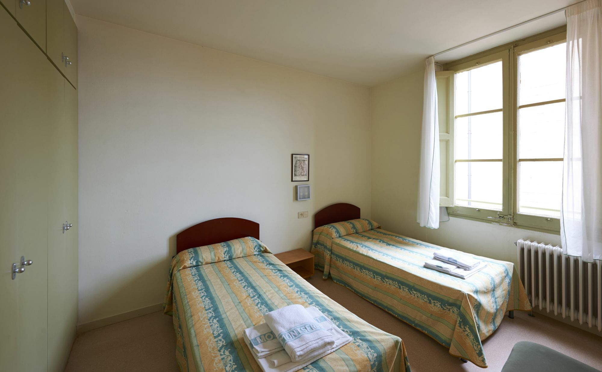 Apartamentos Montserrat Abat Marcet Esterno foto